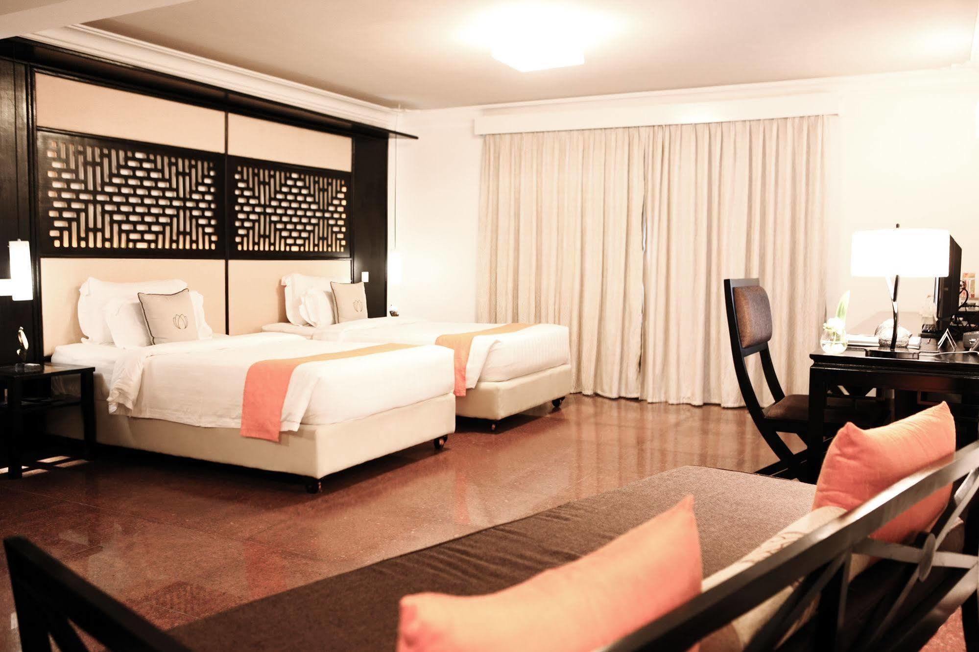 White Mansion 白色公馆 Hotel Phnom Penh Ngoại thất bức ảnh